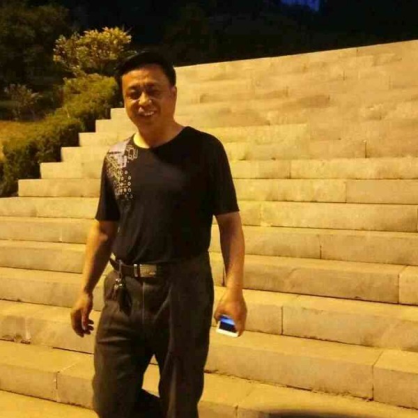 青琯明亮的照片