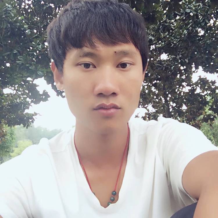 慈祥泪了手套的照片