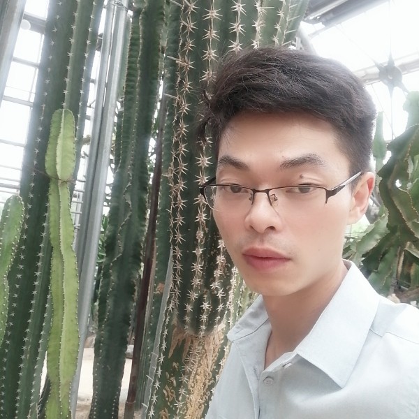 爱听歌拿鼠标的照片