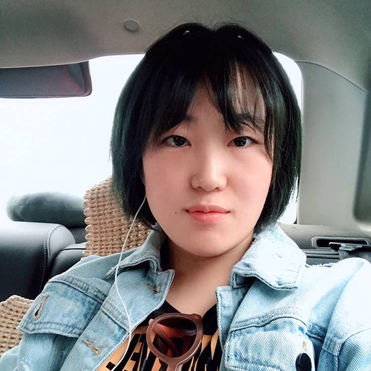 韩妤金菲的照片