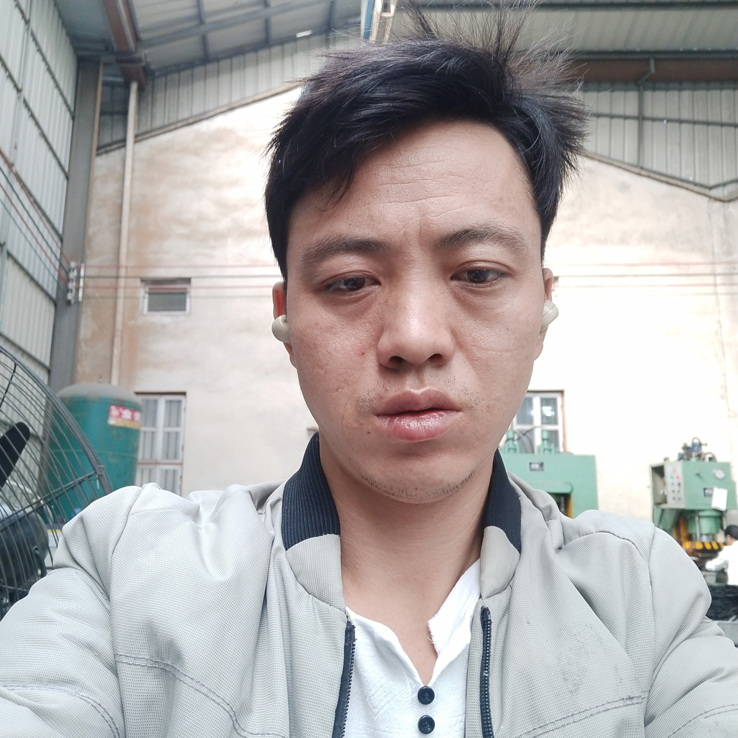 爱笑打天空的照片