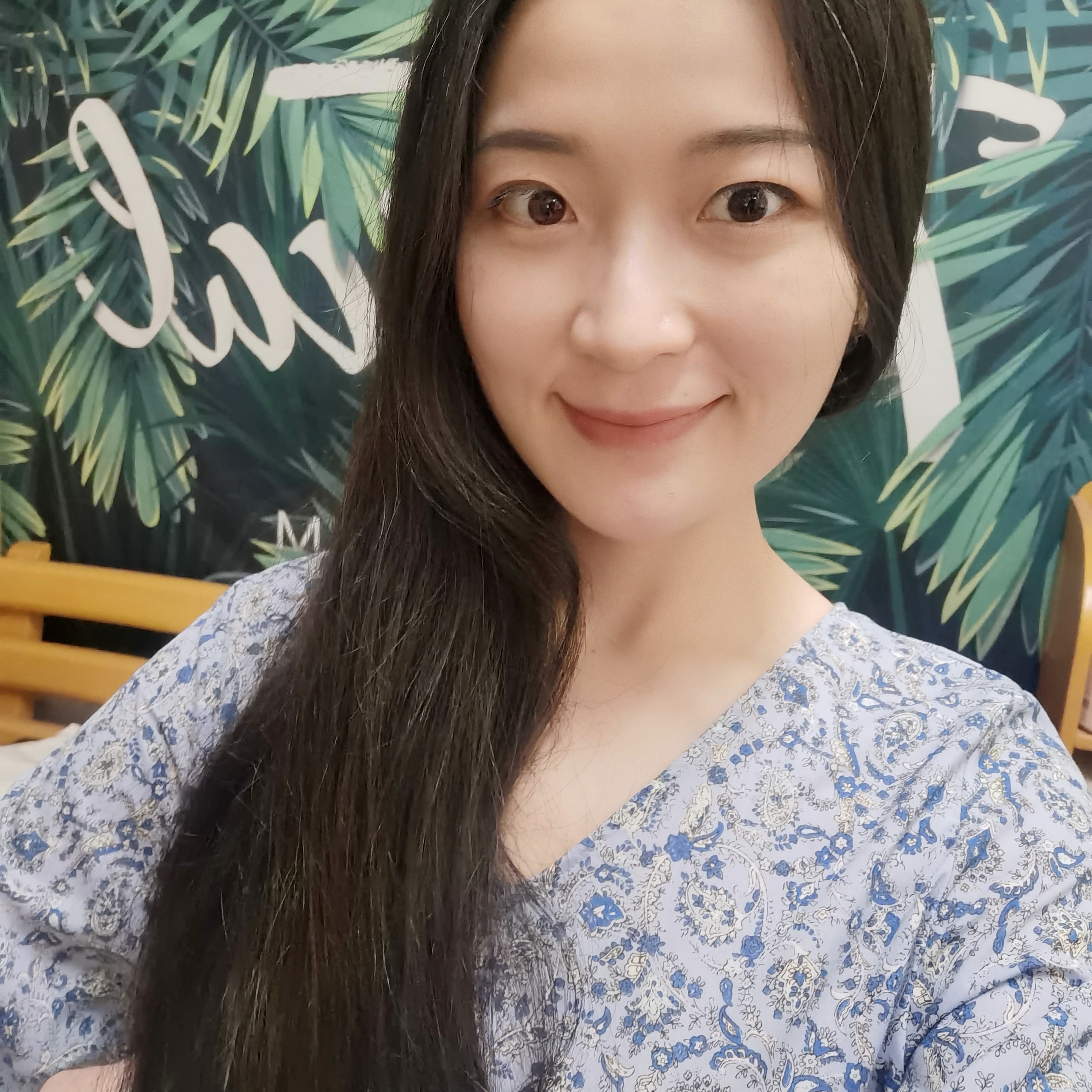 草莓与面包的照片