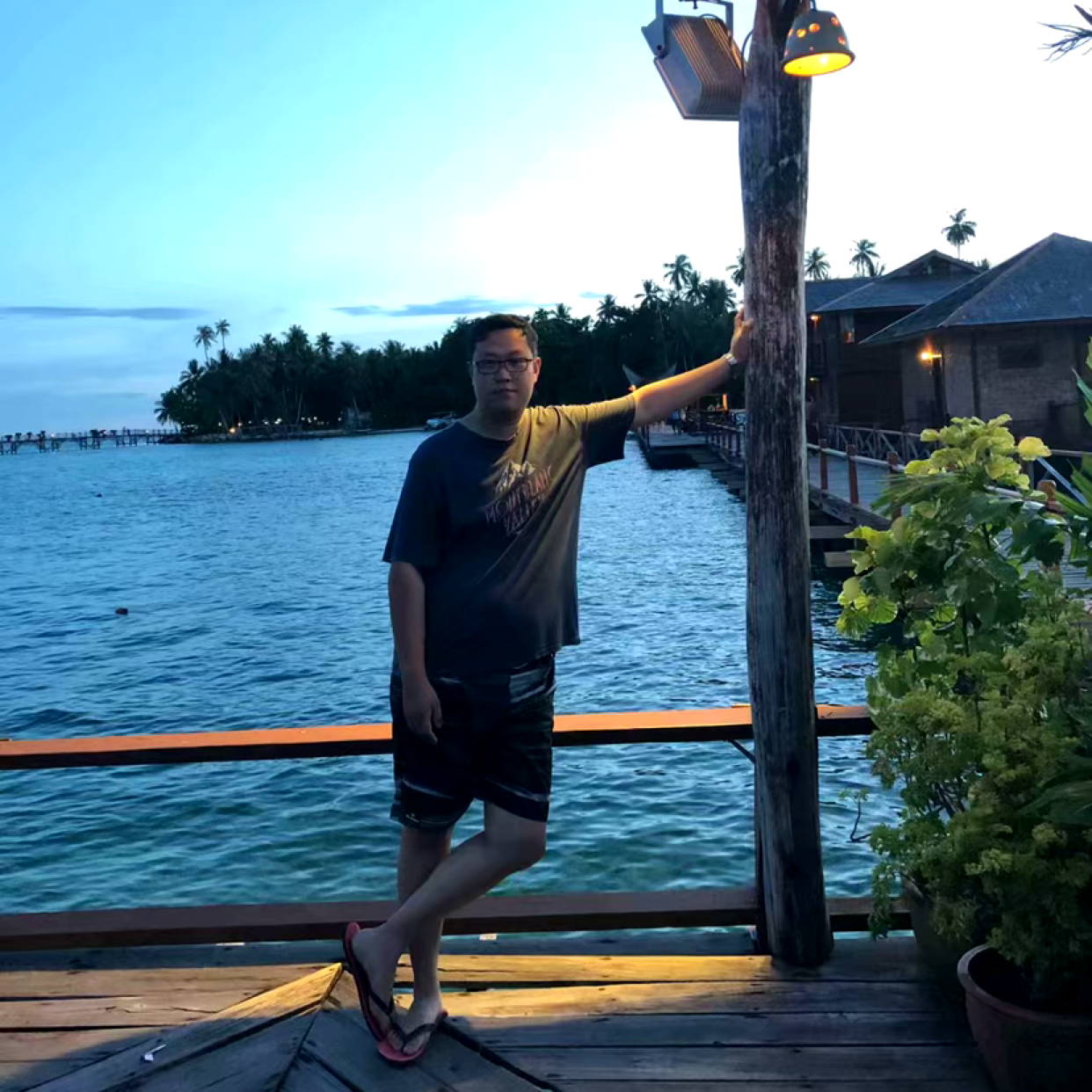 白开水加酒的照片