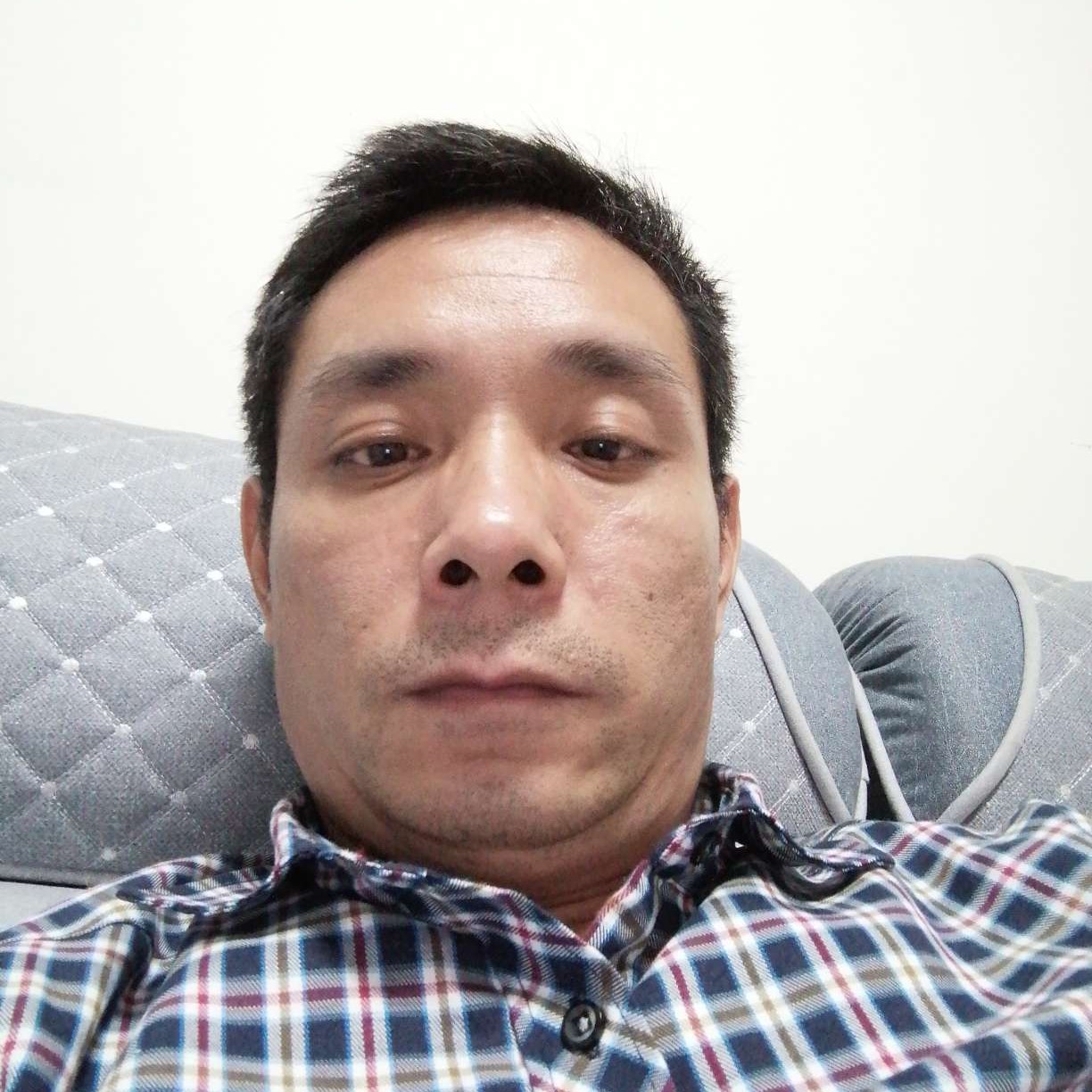少一个人的照片