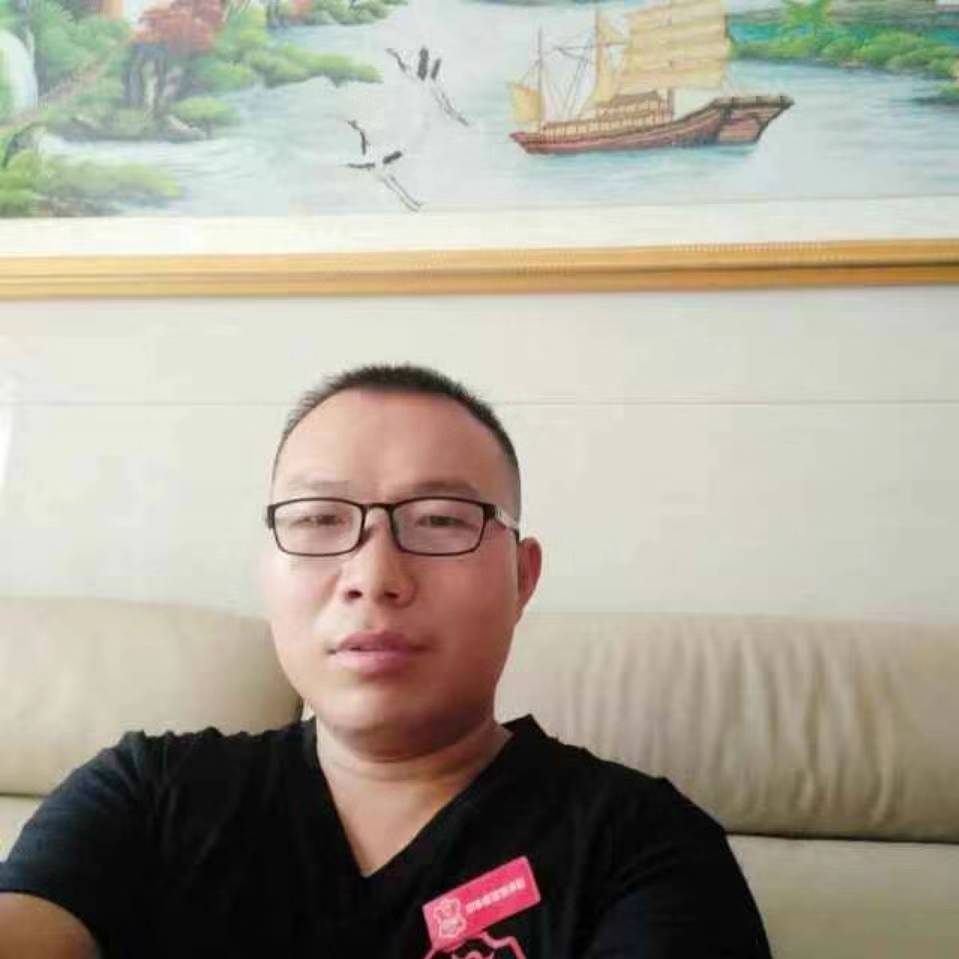 小天鹅停止跳跃的照片