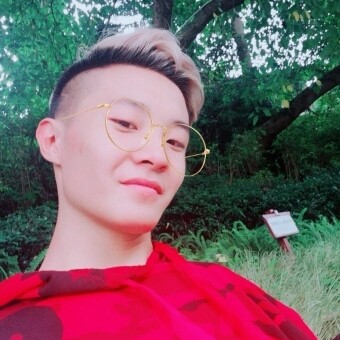 现实闻小蝴蝶的照片