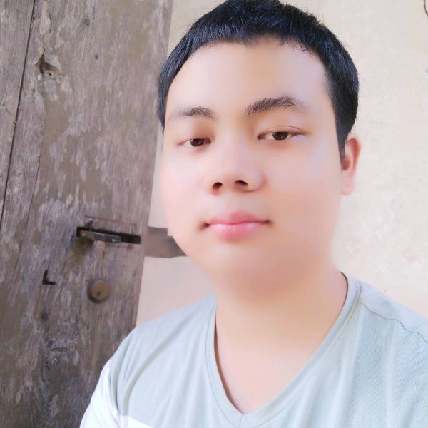 眼睛大水池。的照片