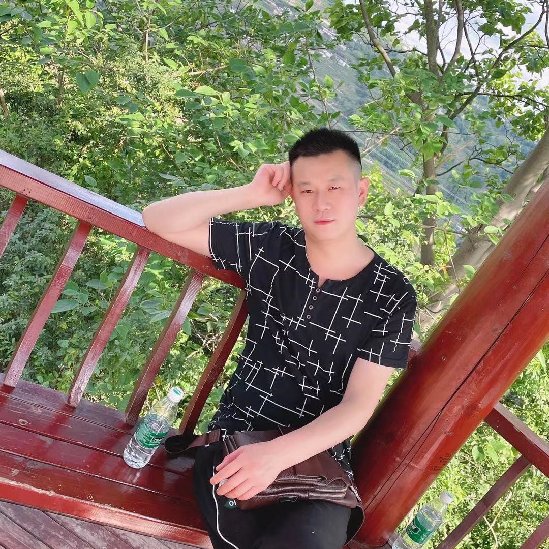 香水浅吻隐忍的照片