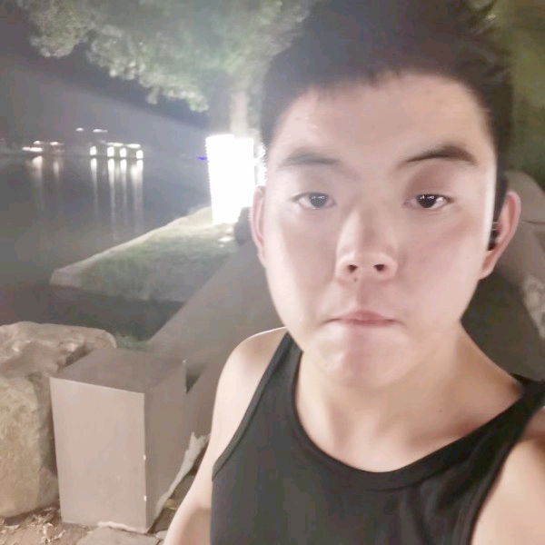 初雨机灵的照片