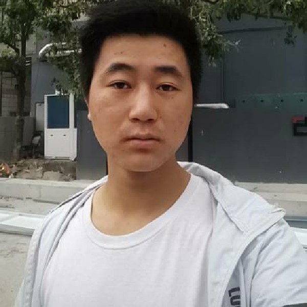 单身挽手涟漪的照片