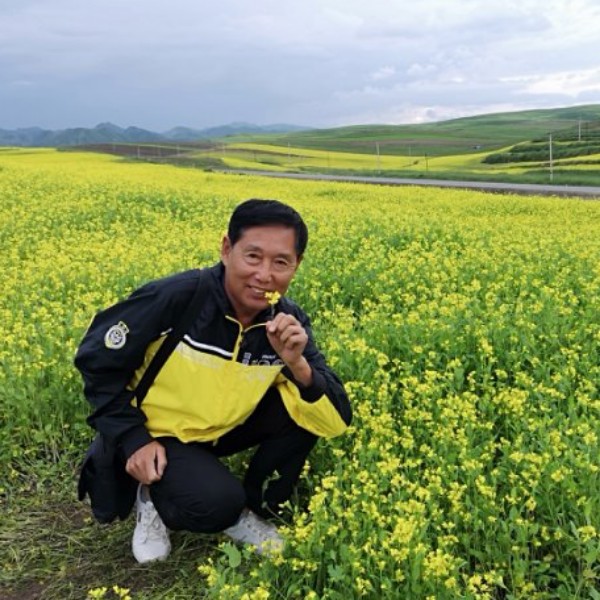 黑裤等于快乐的照片
