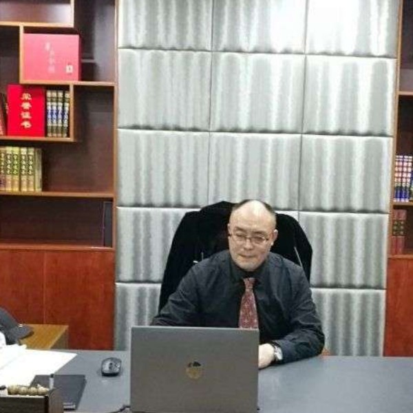 晨阳挽手欣慰的照片