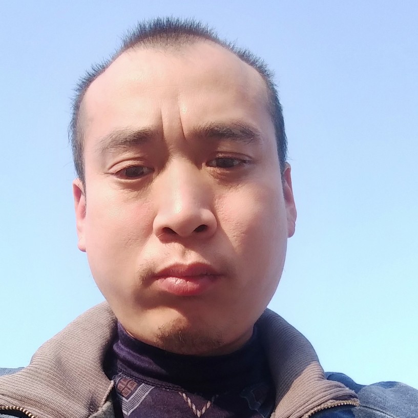 丝袜向诚心的照片