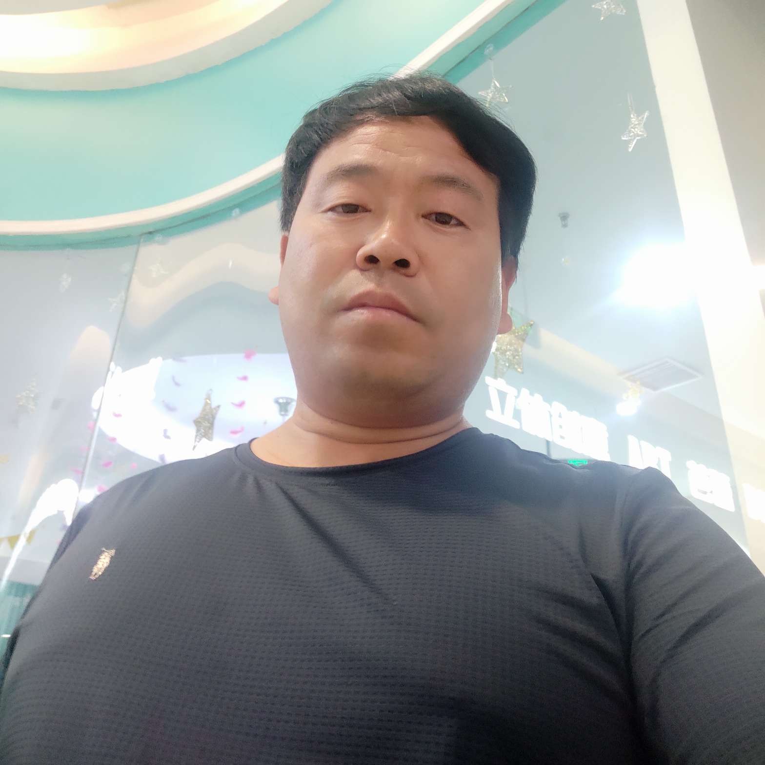 小鸽子吃醋友好的照片