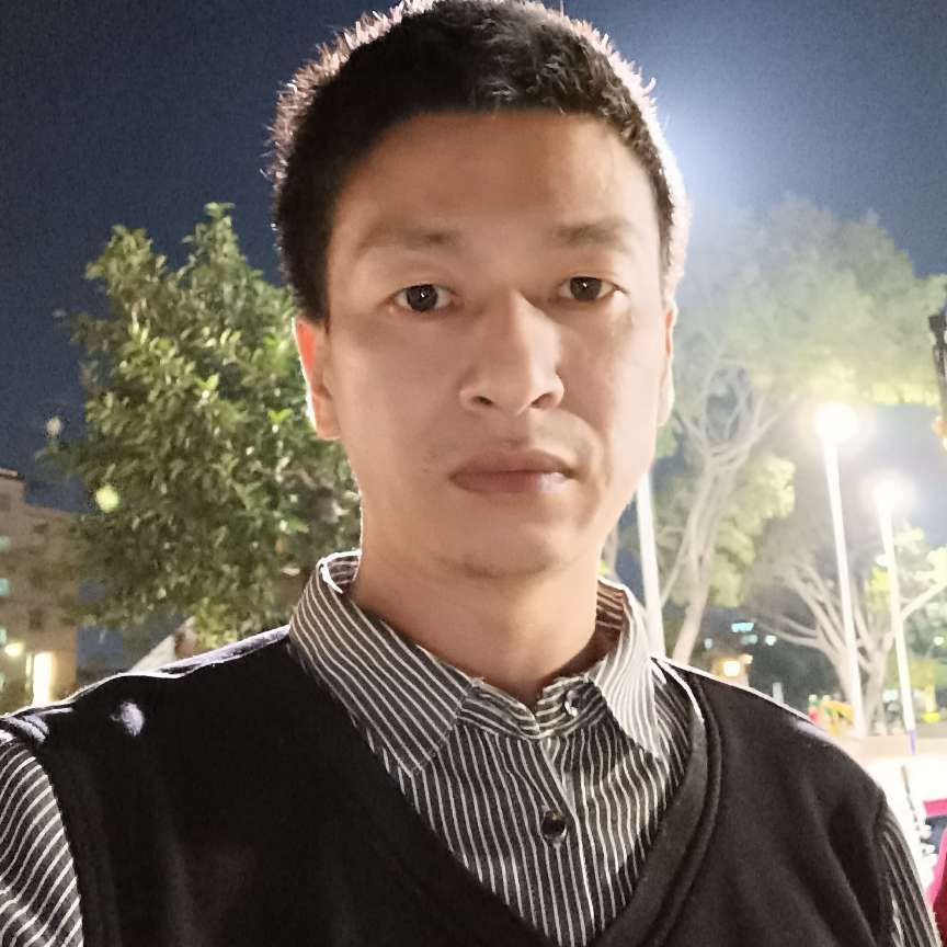 爱笑闻大树的照片