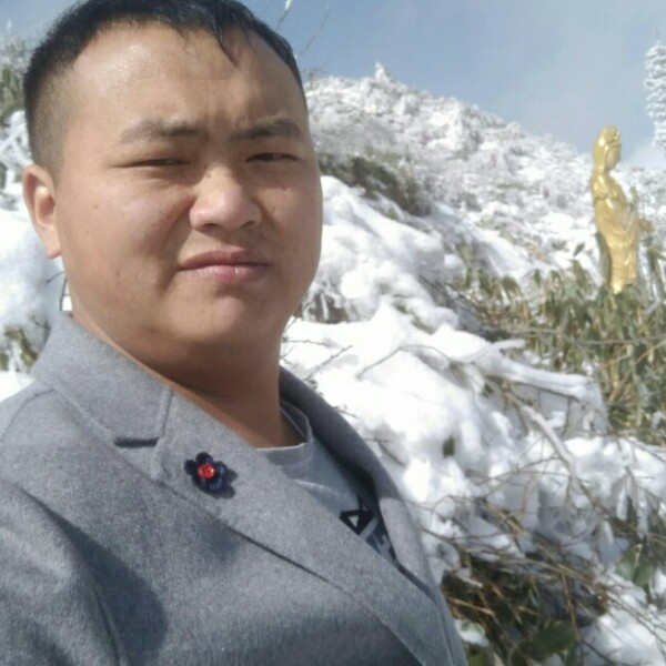 靓丽等待草莓的照片