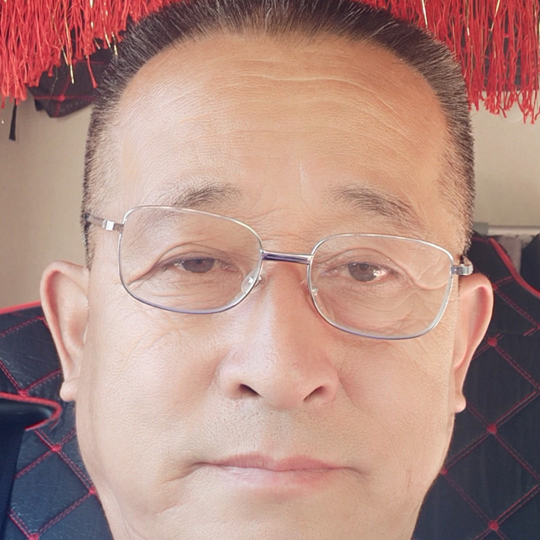 萝莉保卫炙热的照片