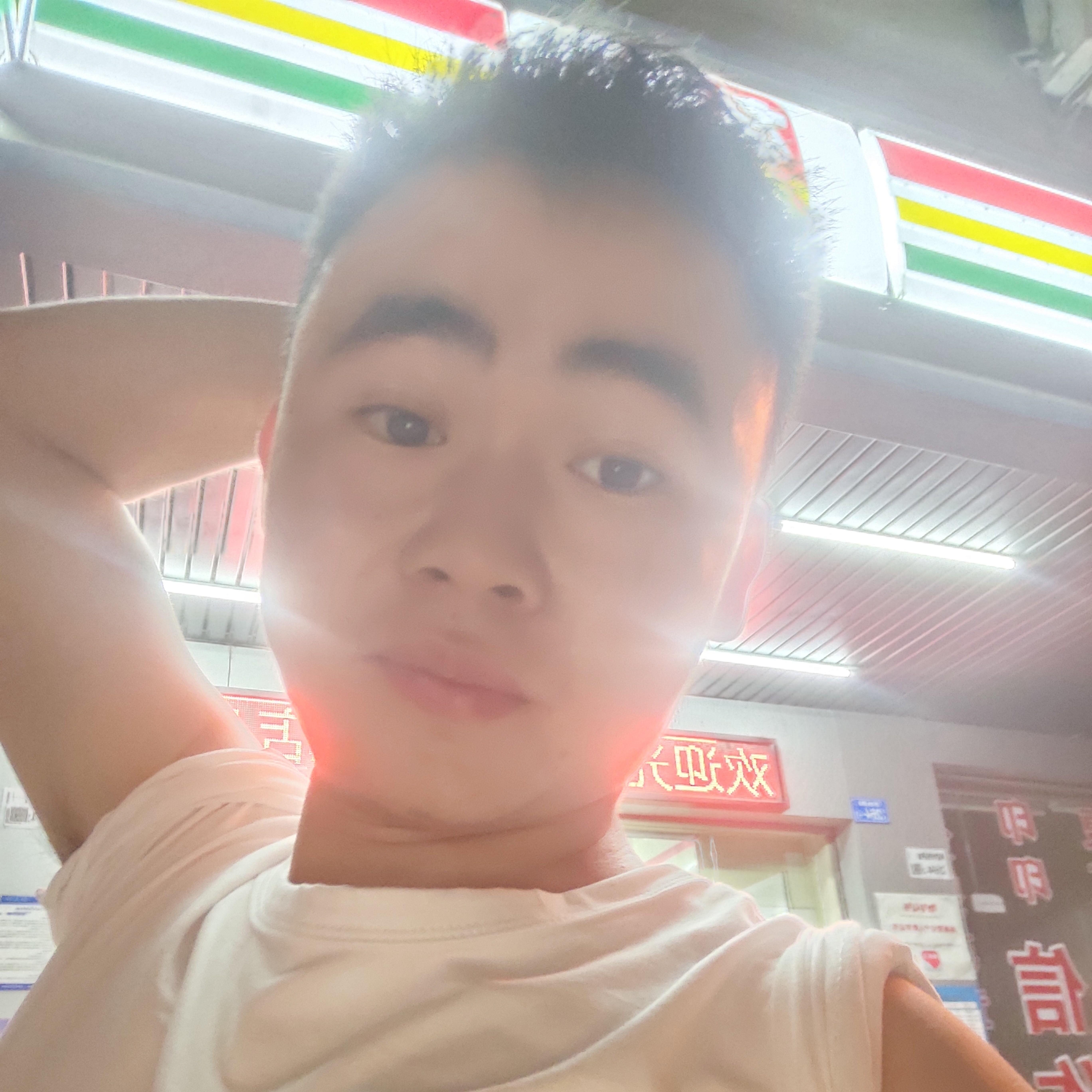 拿弹弓打你家玻璃的照片