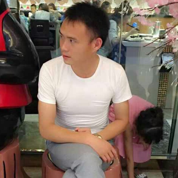 背后春华的照片
