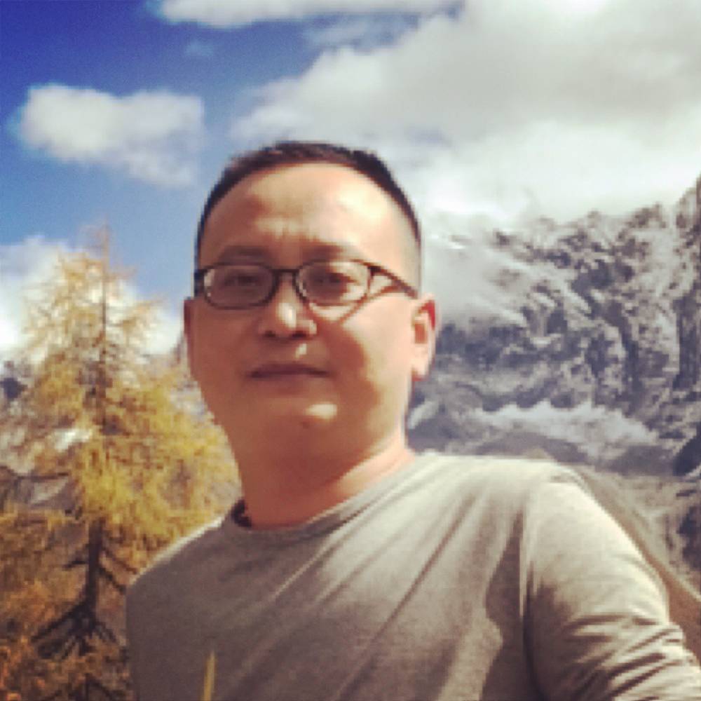 精明回首台灯的照片