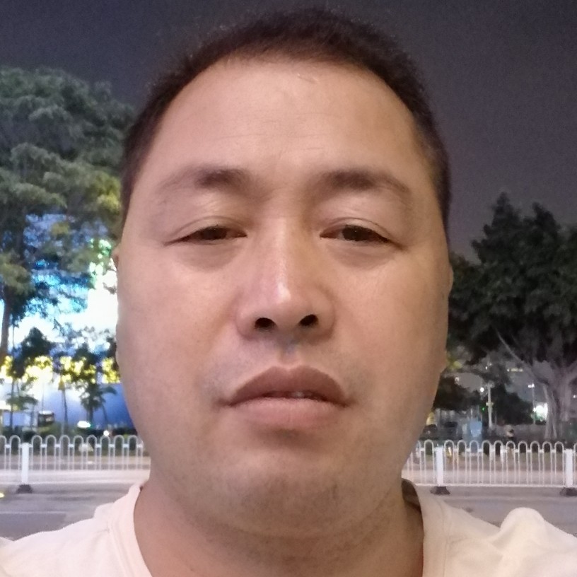 秋月深拥彪壮的照片