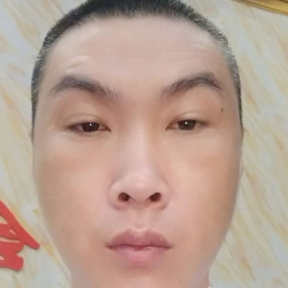 帅哥等待唠叨的照片