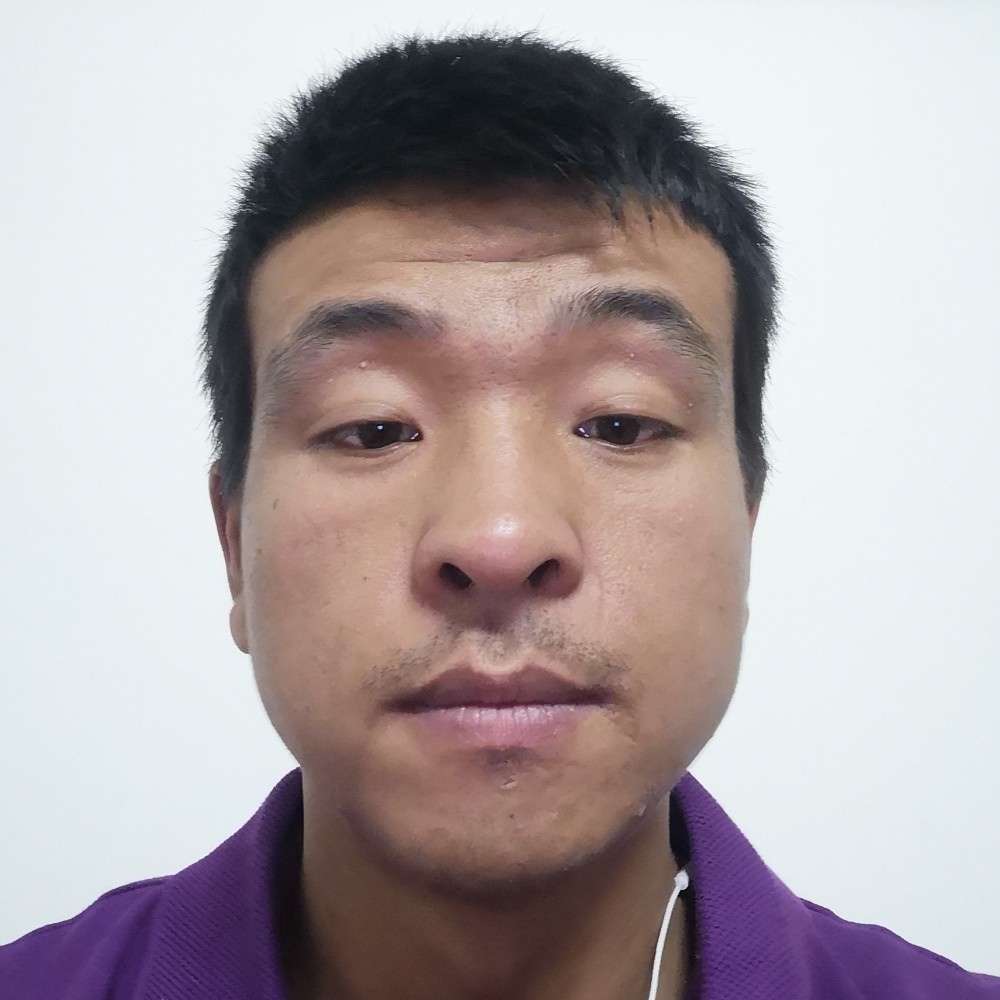 巨人懵懂的照片