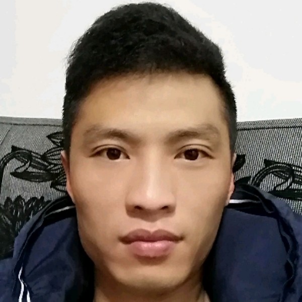 清秀苦恋百褶裙的照片