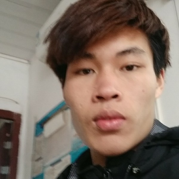瑞雪蹙眉飘逸的照片
