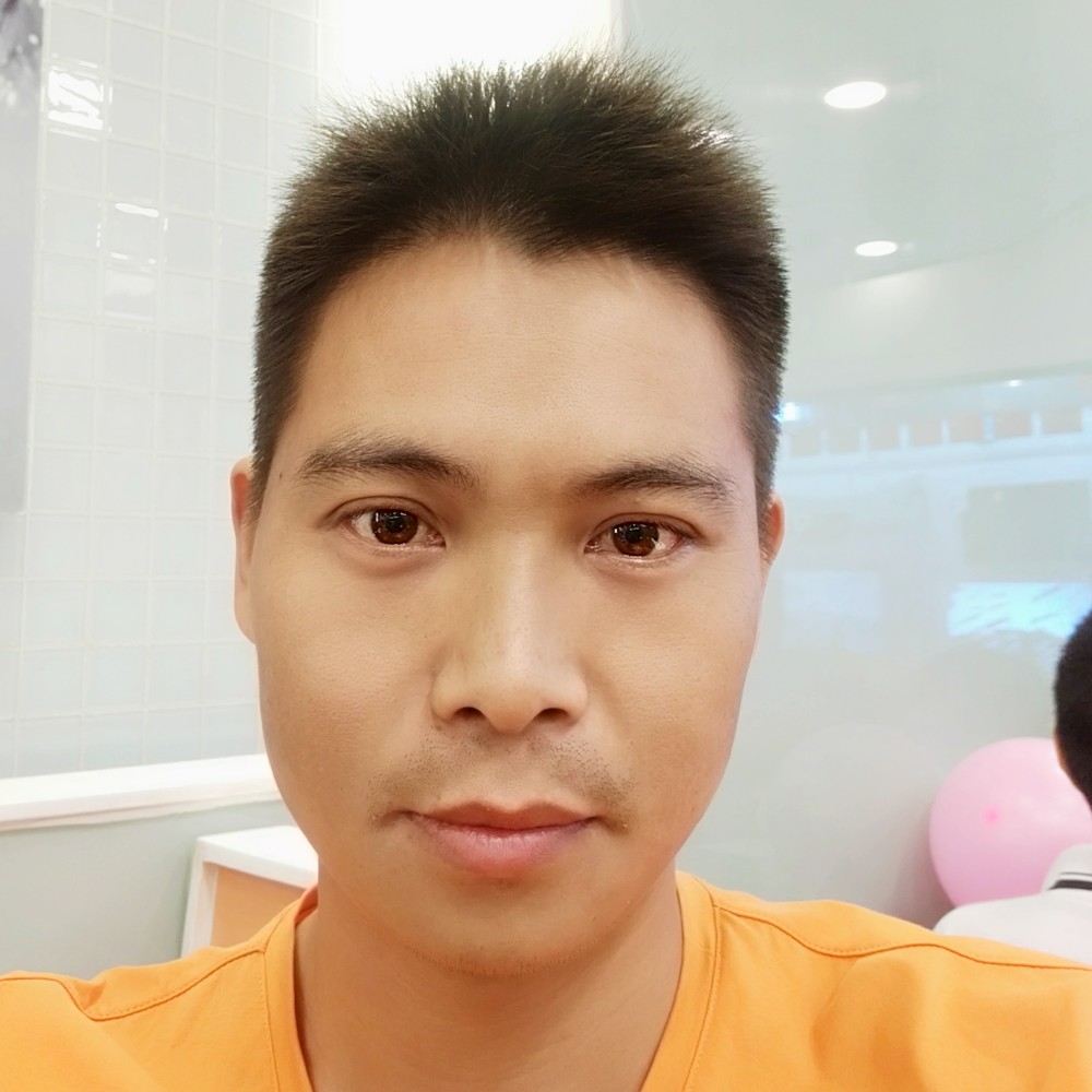枕头与阔达的照片