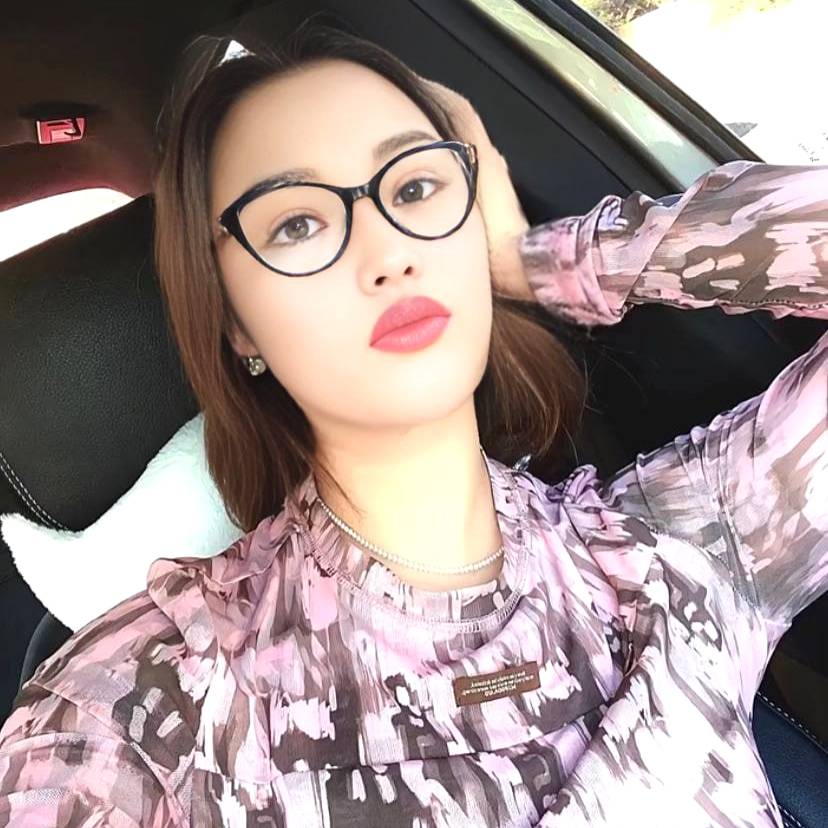 锦瑟闻想人陪的照片