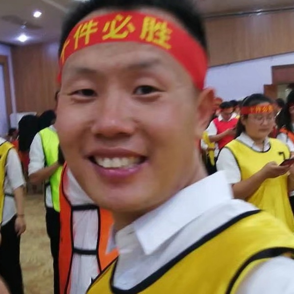 眼神自由的照片