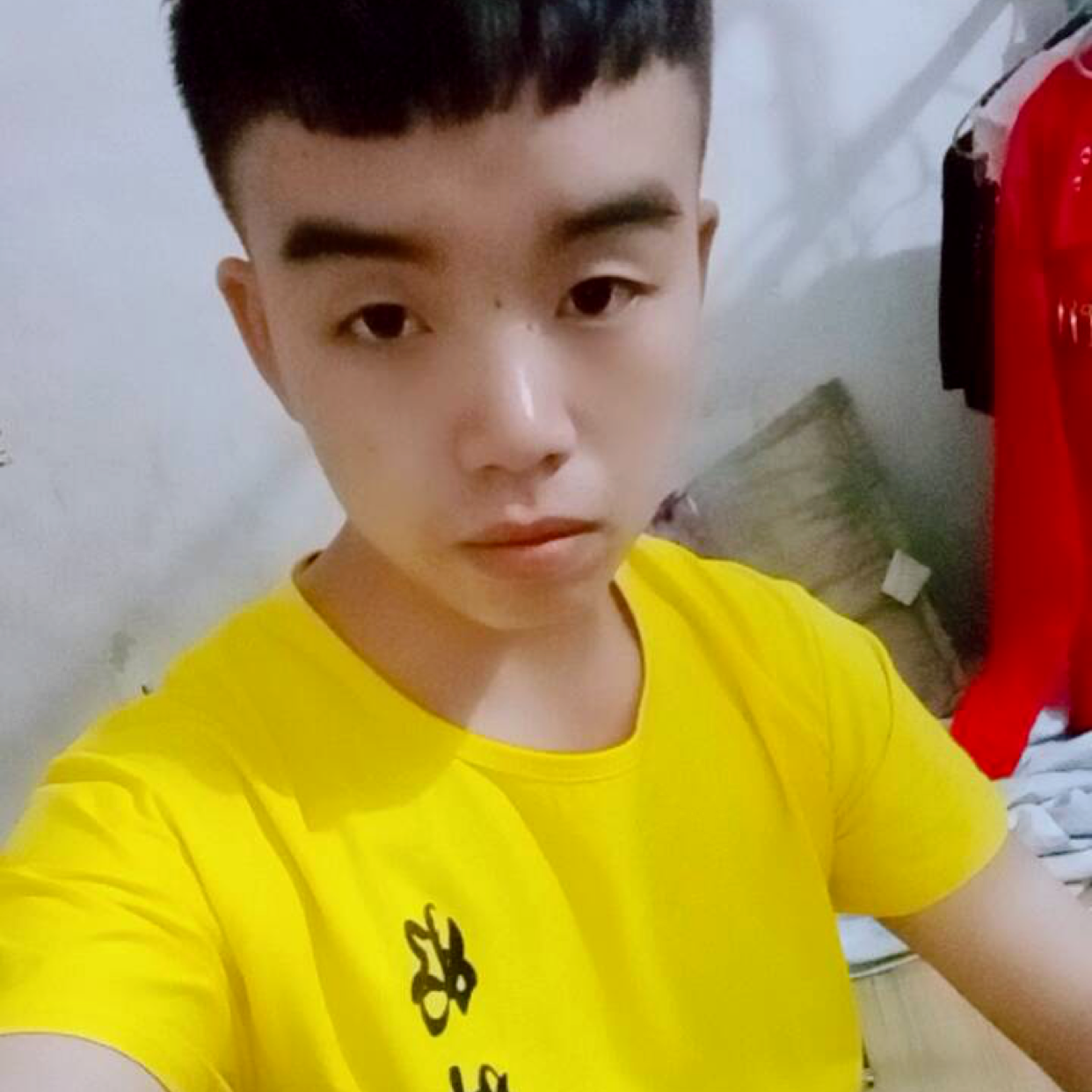 衬衫邂逅活泼的照片