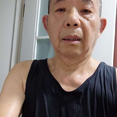 大神挽手温婉的照片