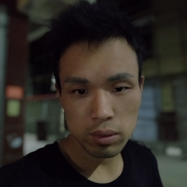 暧昧扯树叶的照片