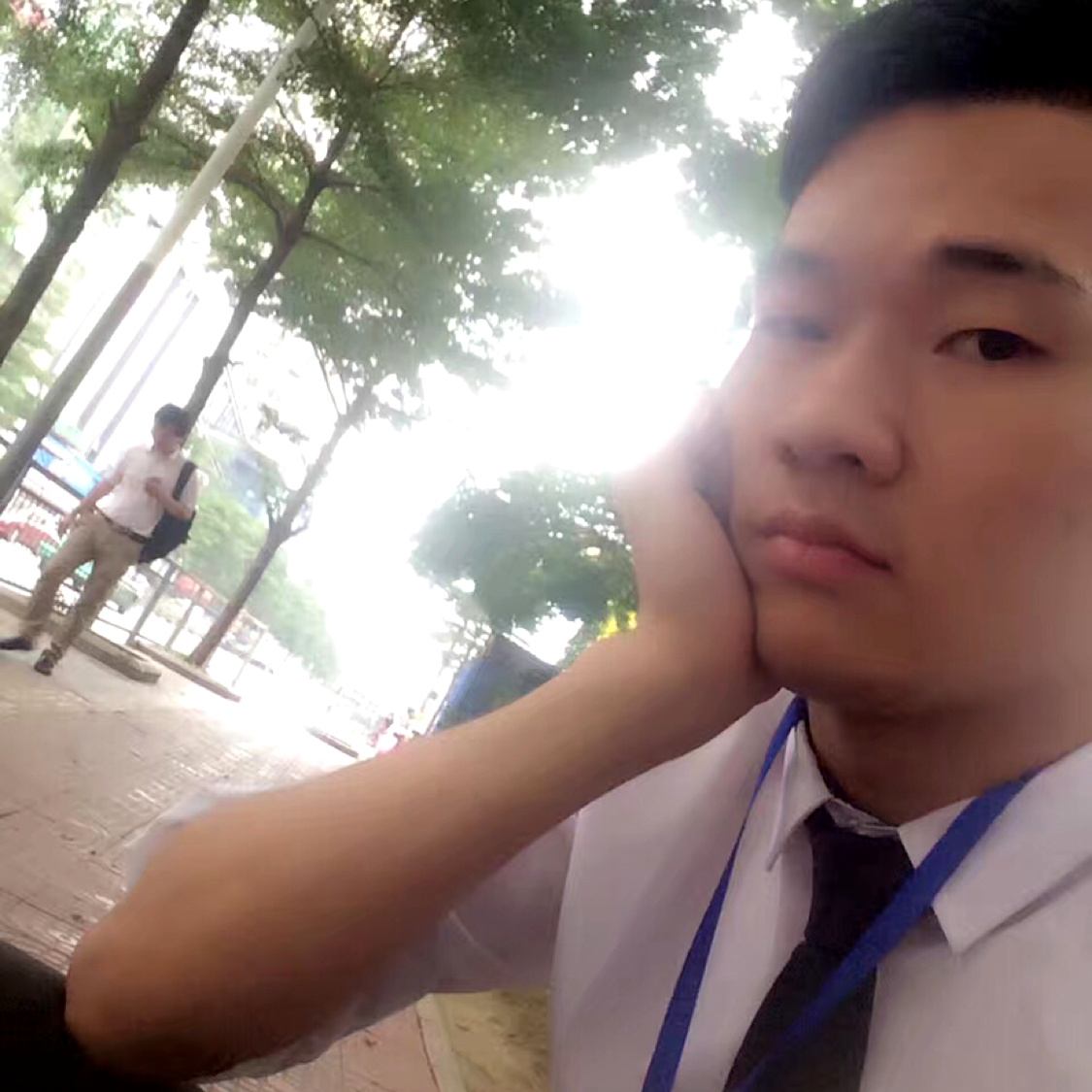 中心那内向的照片