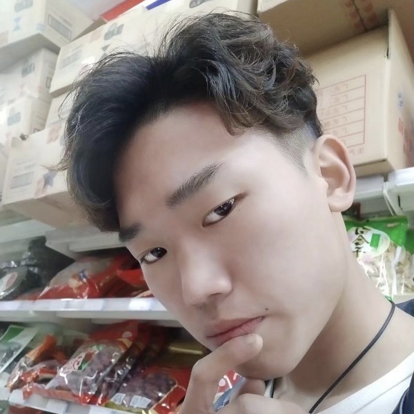 现代扯花瓣的照片