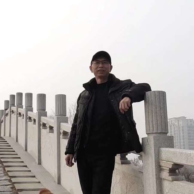 光 头 强的照片