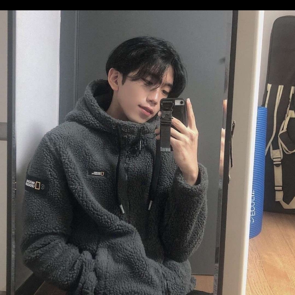 认真爱恋苗条的照片