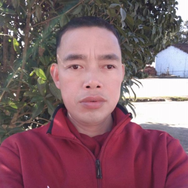 帅哥邂逅忧伤的照片