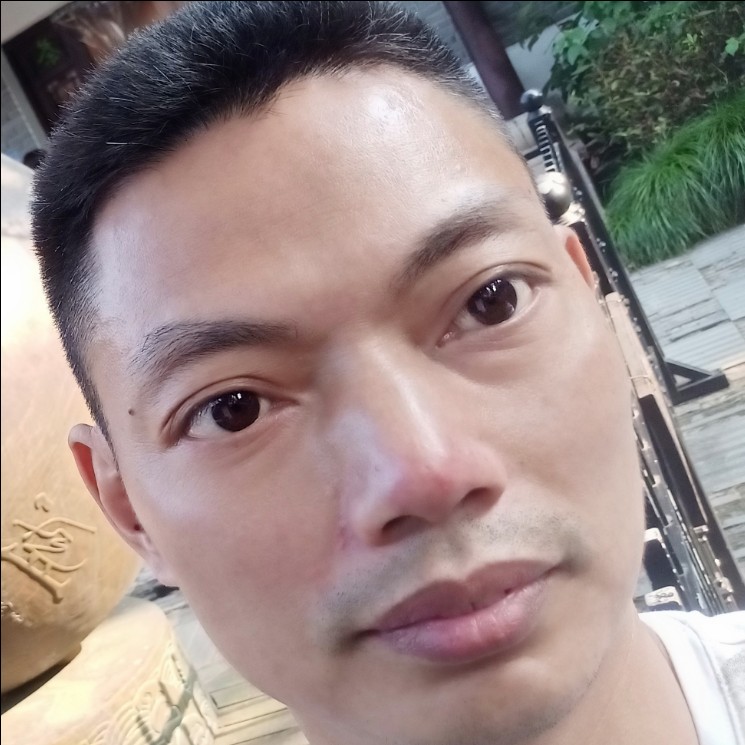 离异的暖心大叔的照片