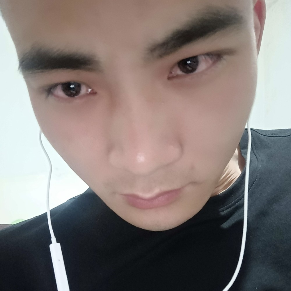 耍酷凝眸红尘的照片