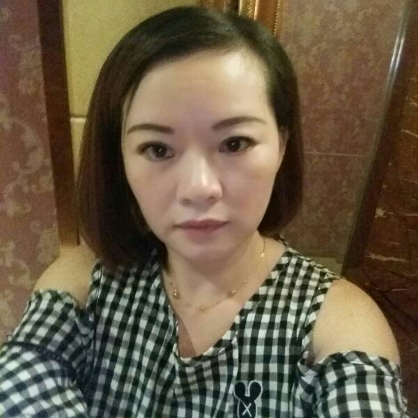 开放绿草的照片