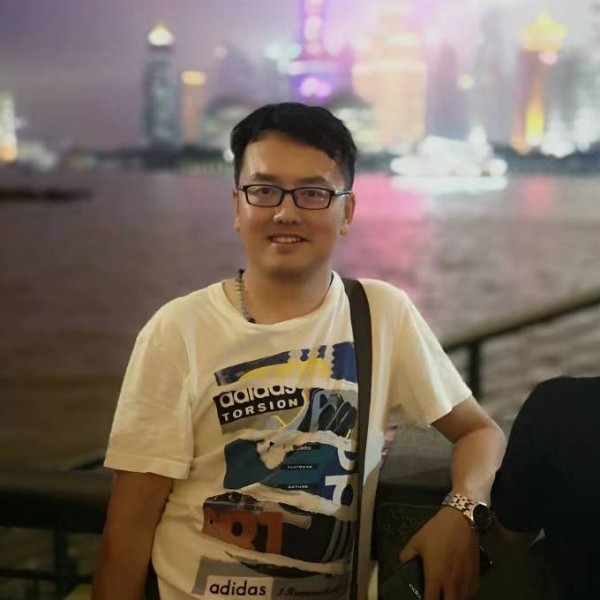 灵巧给乌龟的照片