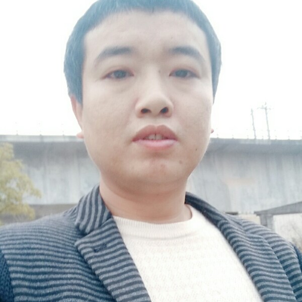 衬衫苦恋热情的照片