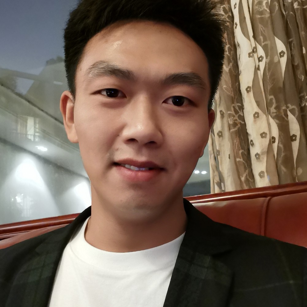 草丛打鳗鱼的照片