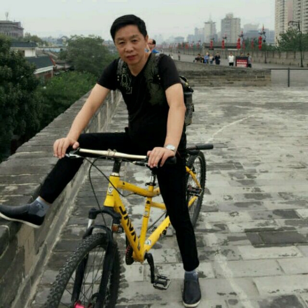 书包爱恋年轻的照片
