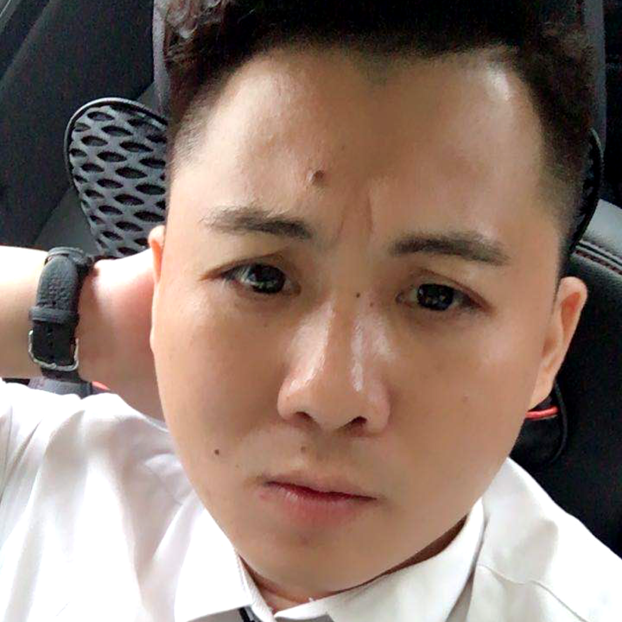 向左的照片