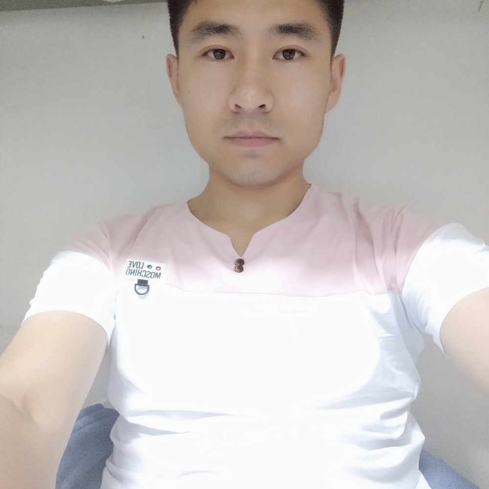 月光下的彩虹的照片