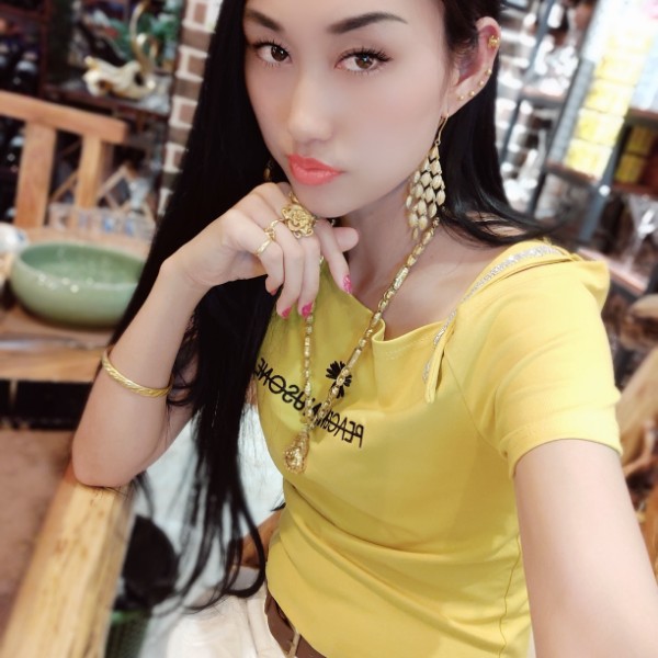 西装蹙眉无私的照片